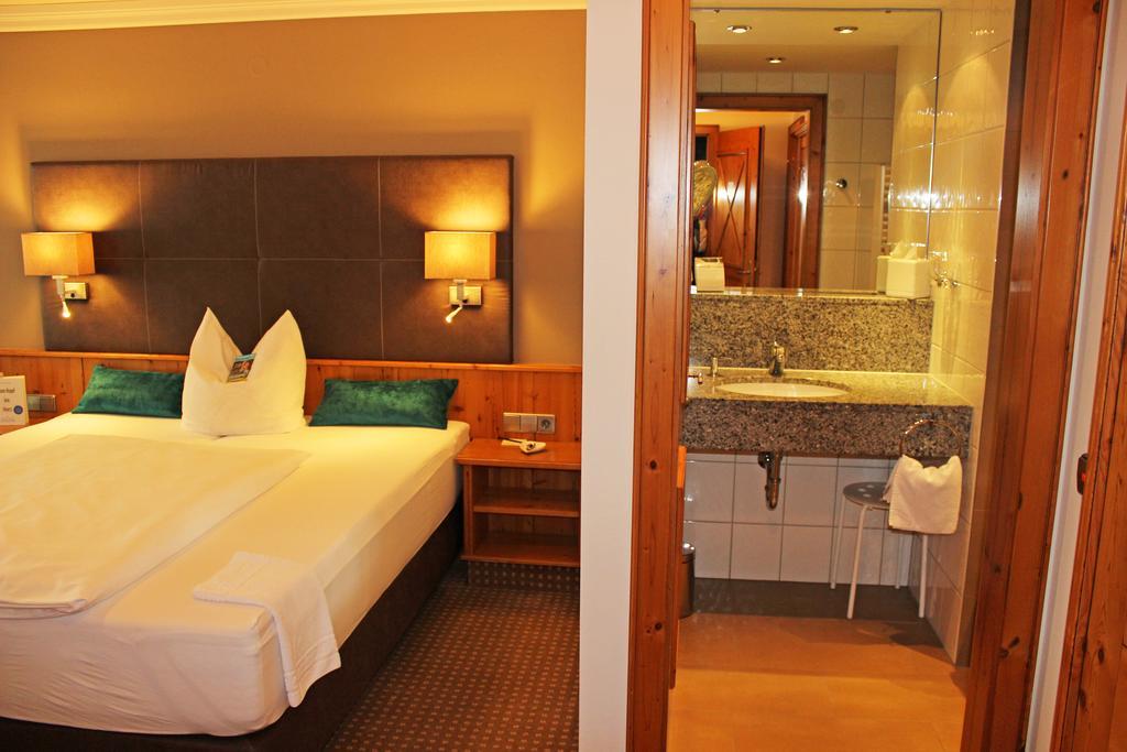 Hotel Landhaus Feckl Ehningen Bagian luar foto