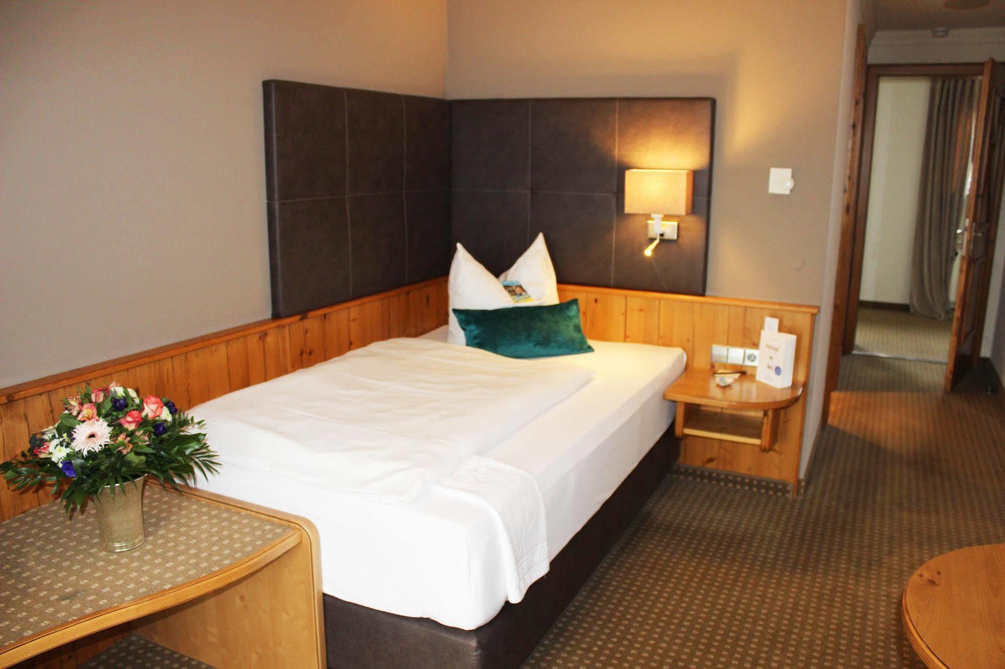 Hotel Landhaus Feckl Ehningen Bagian luar foto