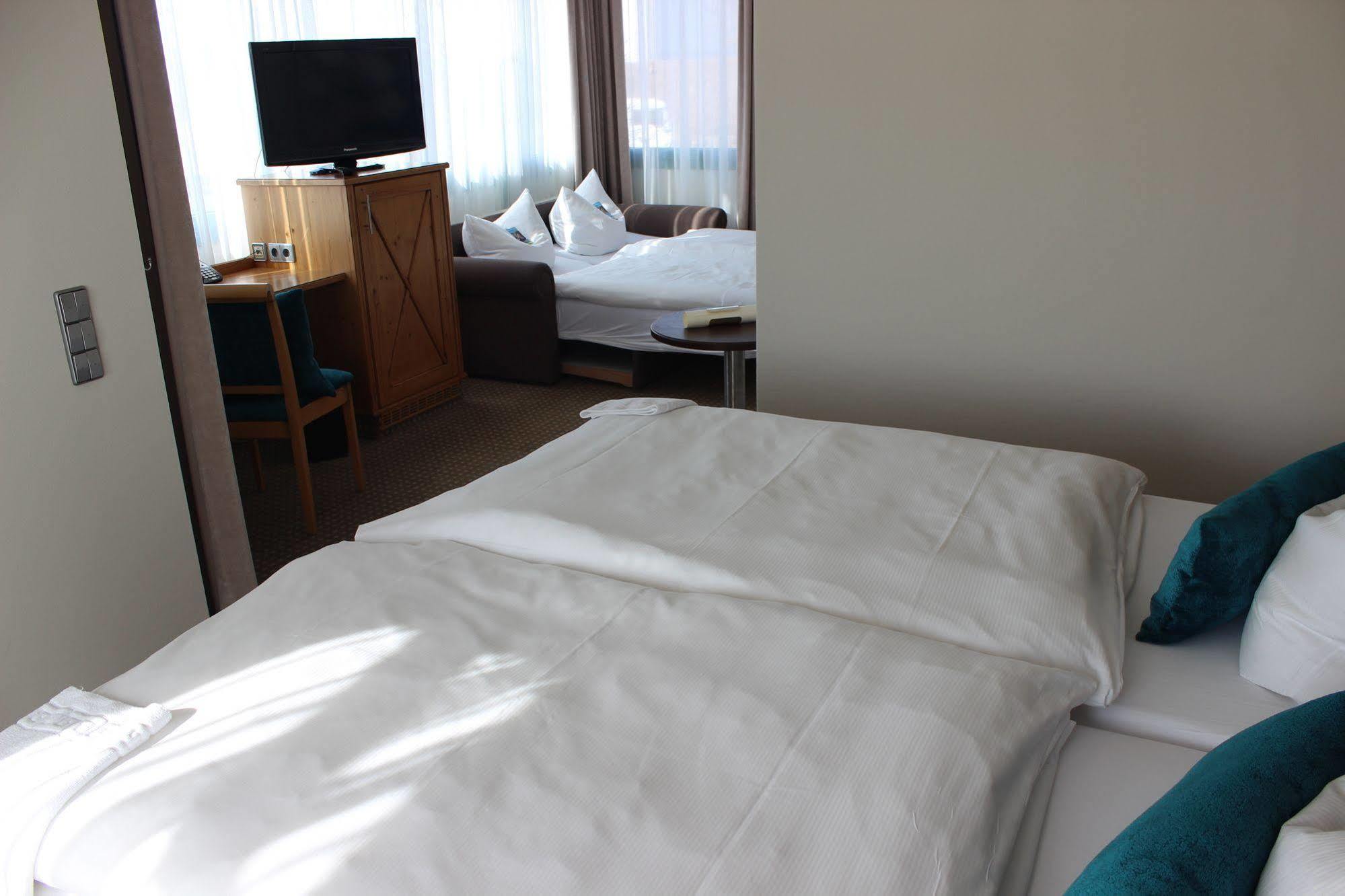 Hotel Landhaus Feckl Ehningen Bagian luar foto